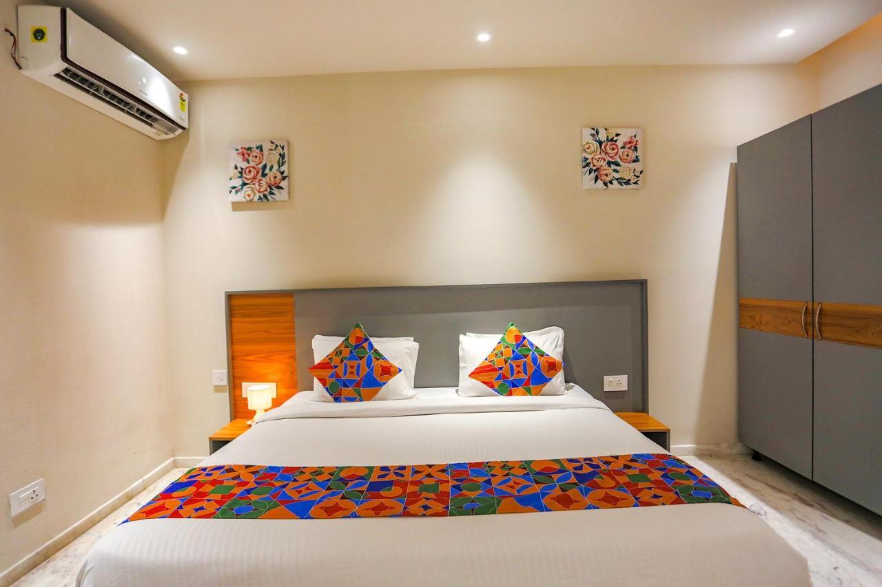 Fabhotel Clarks Suites Noida Bagian luar foto