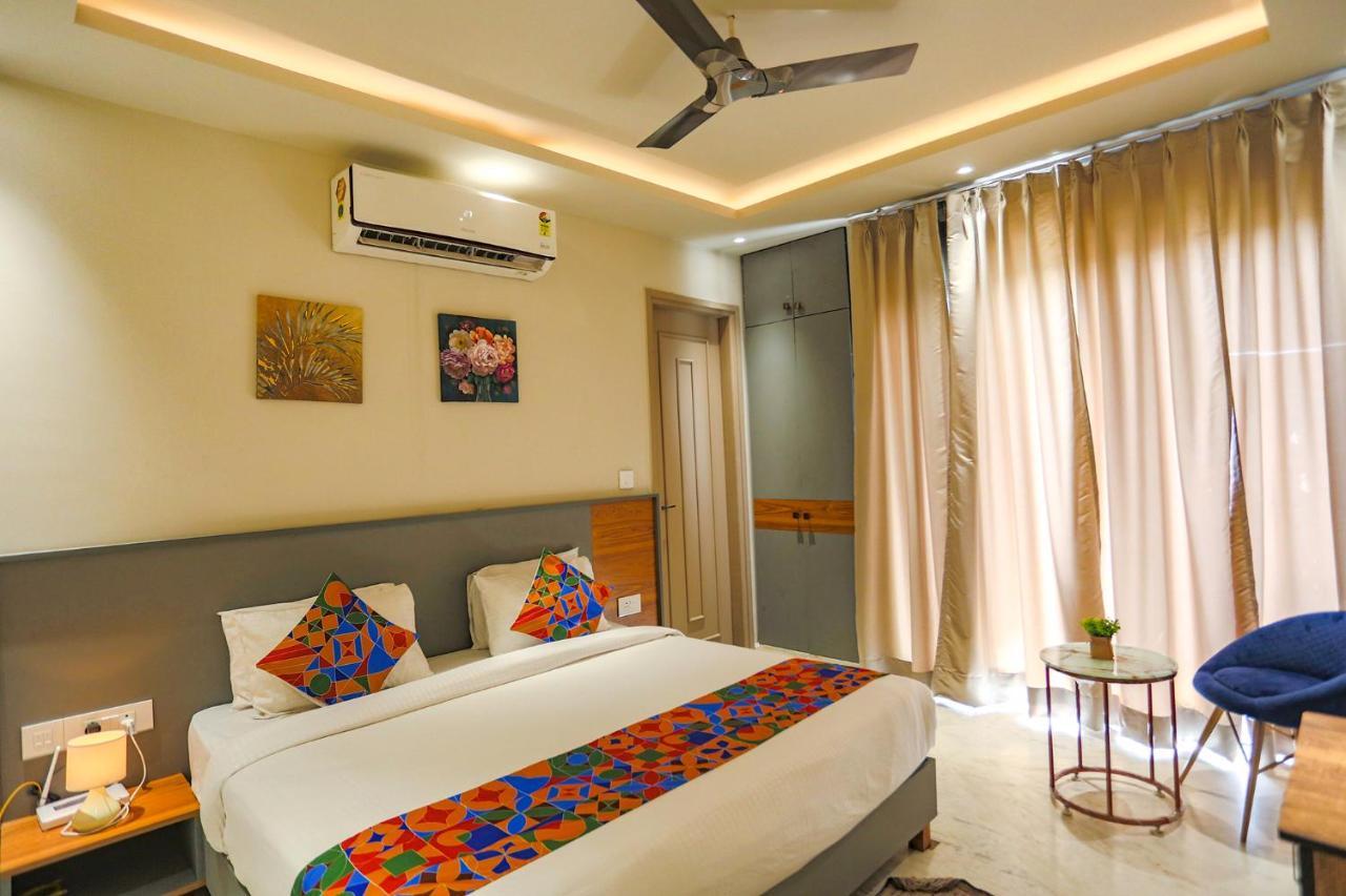 Fabhotel Clarks Suites Noida Bagian luar foto