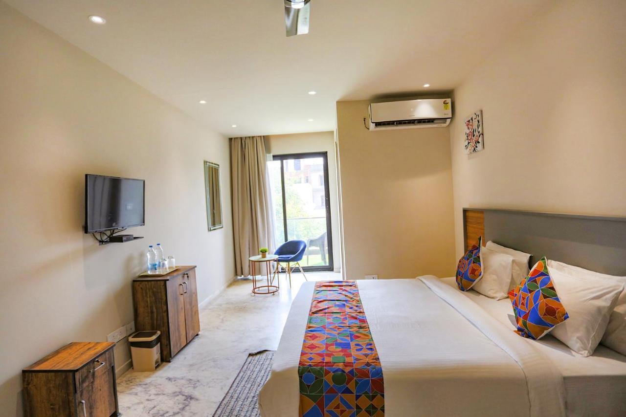 Fabhotel Clarks Suites Noida Bagian luar foto
